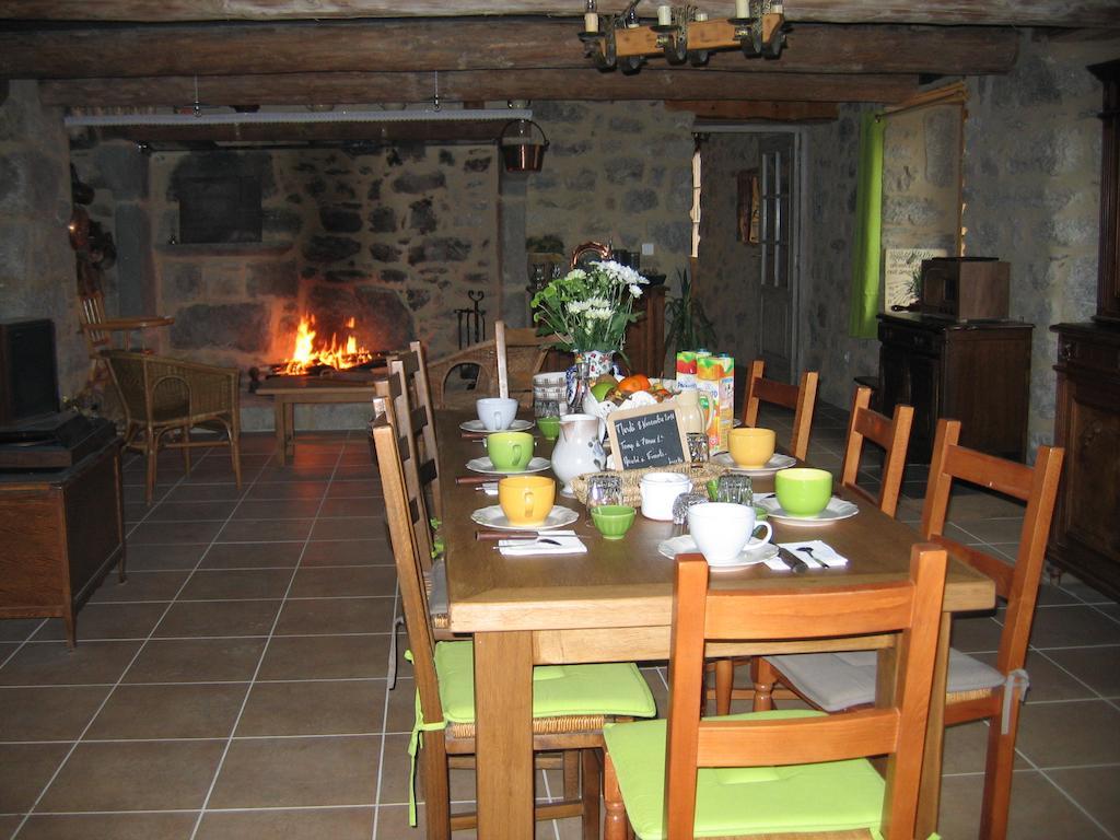 La Ferme Des Genets Bed and Breakfast Medeyrolles Exteriör bild