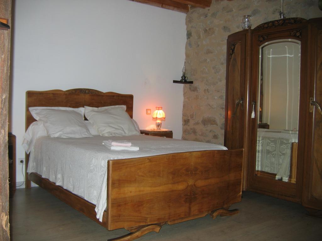 La Ferme Des Genets Bed and Breakfast Medeyrolles Exteriör bild